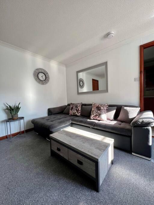Apartment With Parking, Close To The Raigmore Hospital Inverness Exteriör bild